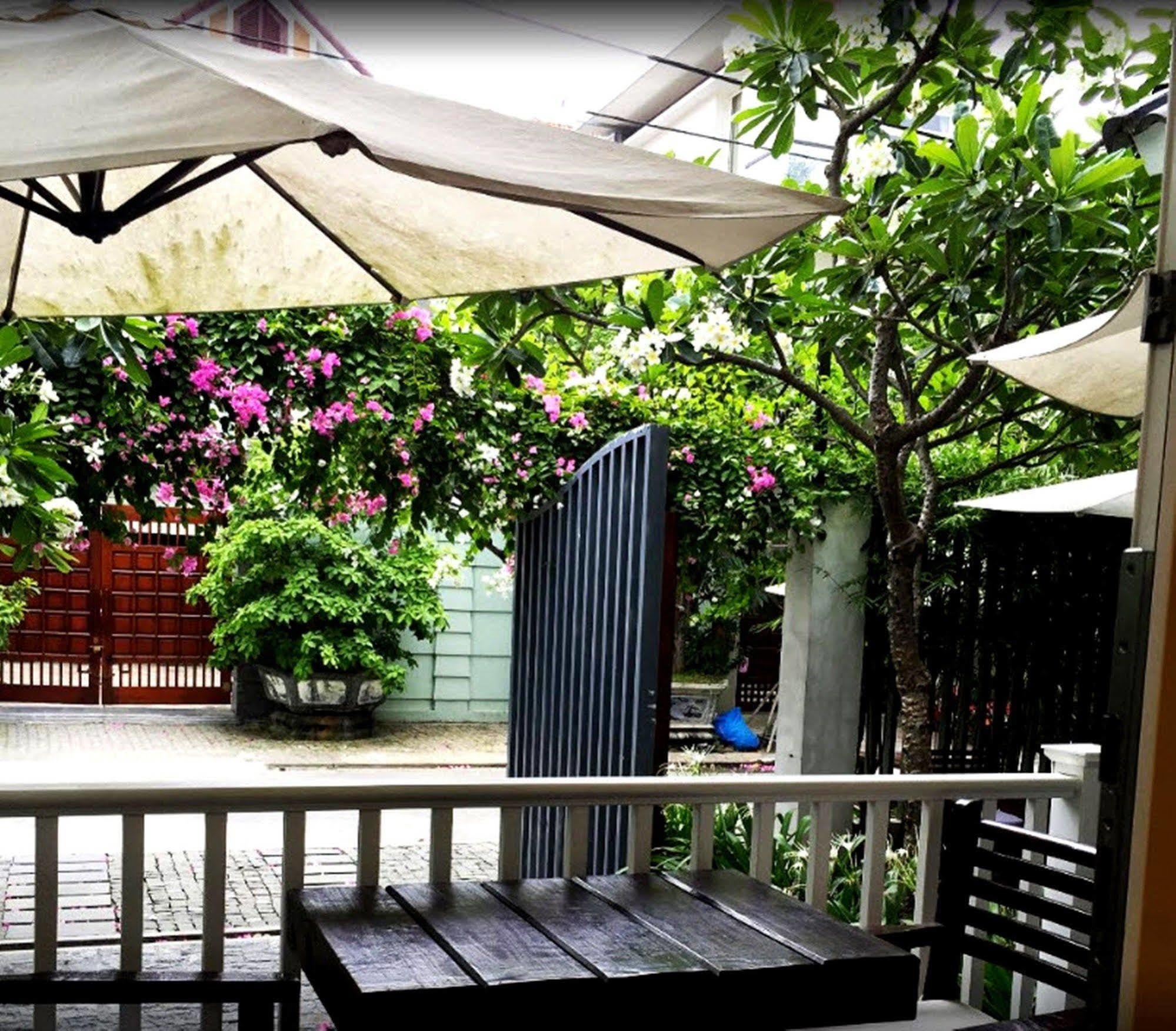 Frangipani Boutique Hotel Дананг Экстерьер фото