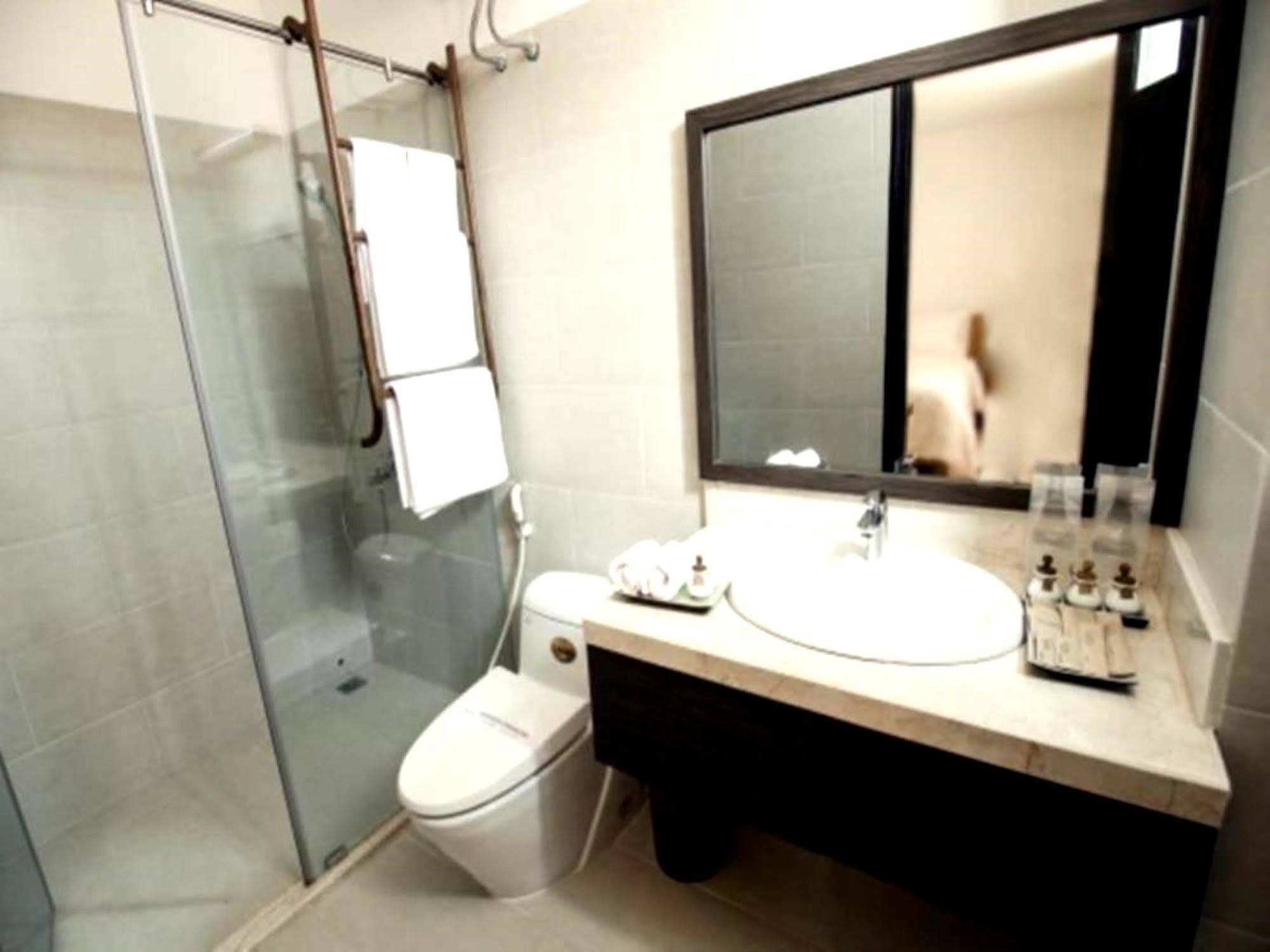 Frangipani Boutique Hotel Дананг Экстерьер фото
